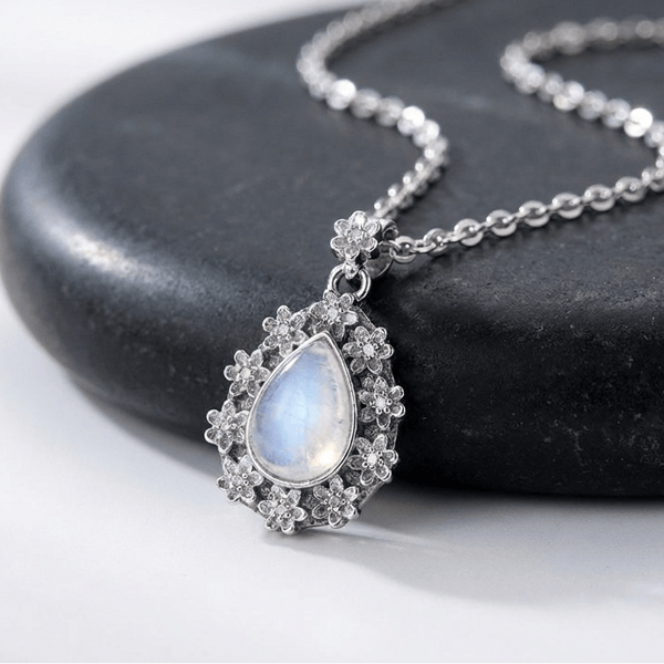 Collier en Pierre de Lune Rayonnante