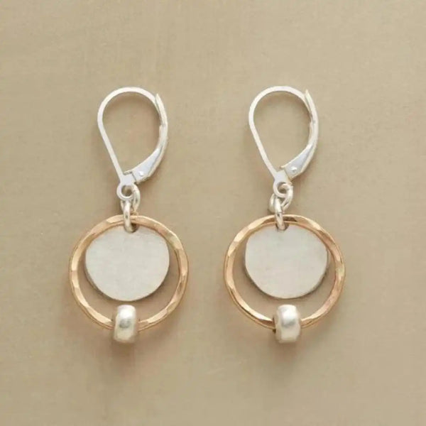 Boucles d'oreilles en perles argentées et dorées élégantes