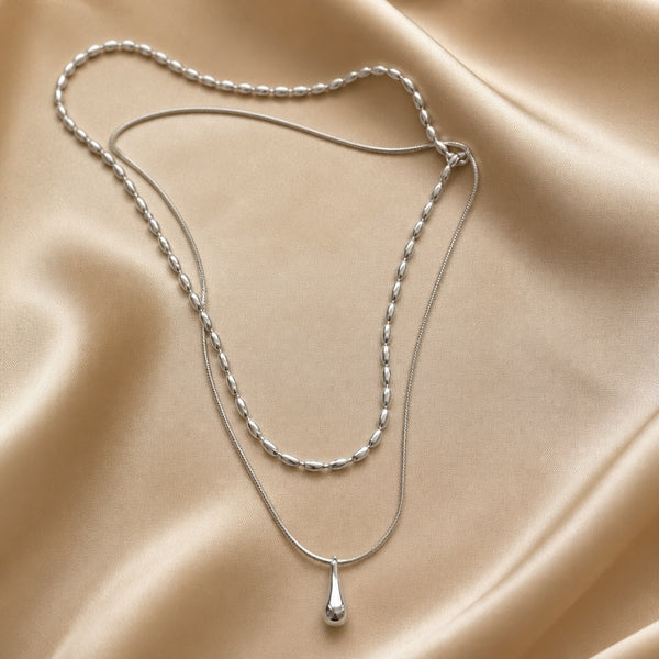 Collier en pendentif goutte à deux couches en or blanc