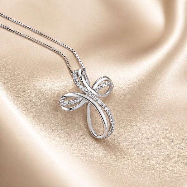 Collier croisé en or blanc torsadé