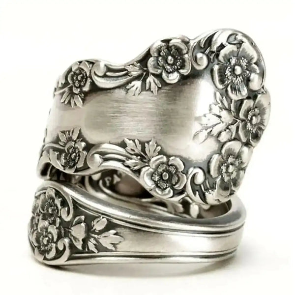 Bague à motif floral sculpté antique