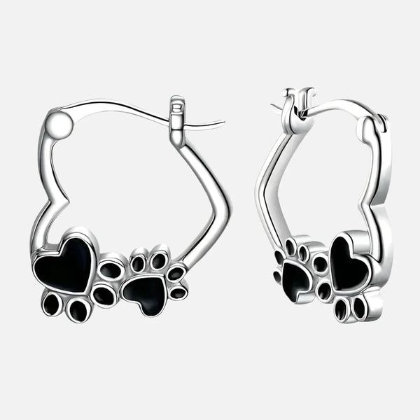 Boucles d'oreilles huggie en forme de cœur avec émail noir