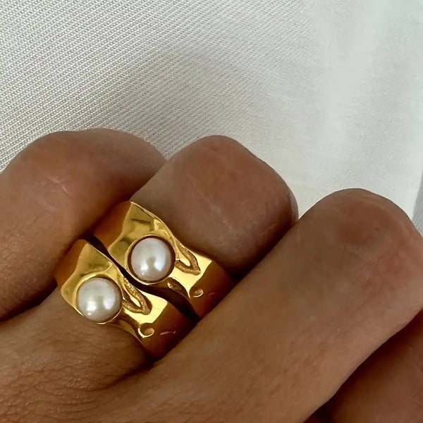 Bague vintage en perles dorées