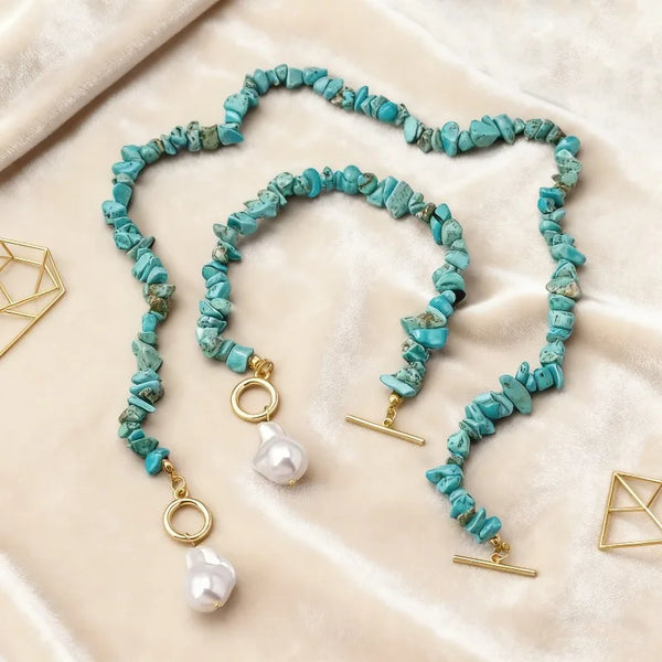 Collier à fermoir Toggle en perles Baroque et Chip turquoise