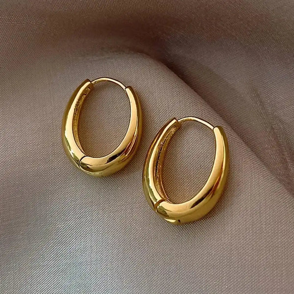 Boucles d'oreilles en anneau dorées classiques