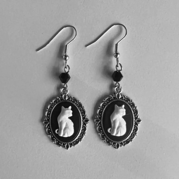 Boucles d'oreilles pendentif chat vintage blanc – bijou en argent pour femmes