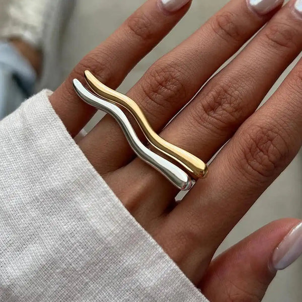 Bague en branche dorée minimaliste