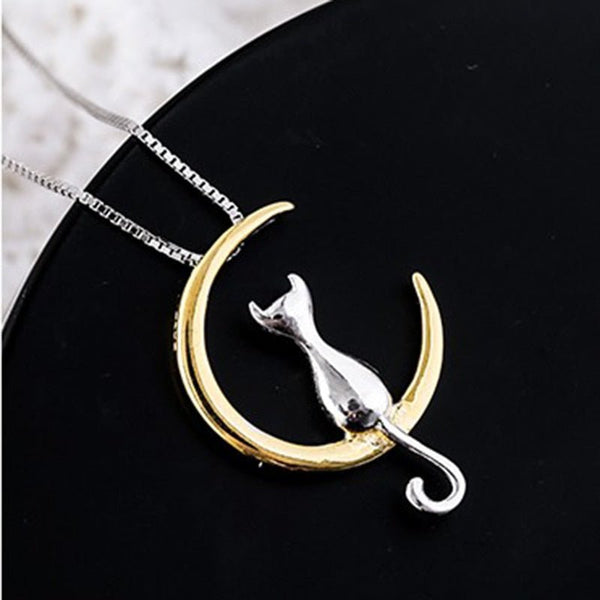 Collier élégant chat en forme de demi-lune