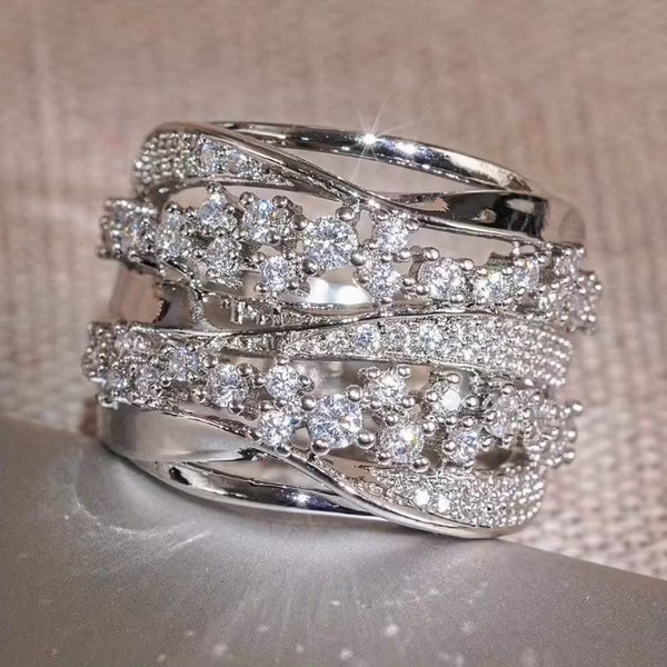 Bague en couches en cristal de luxe