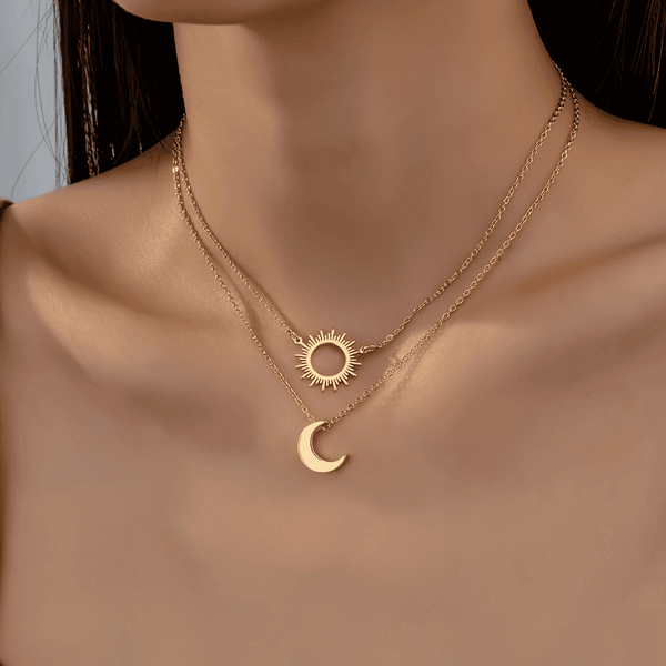 Collier pendentif en or à couches soleil lune