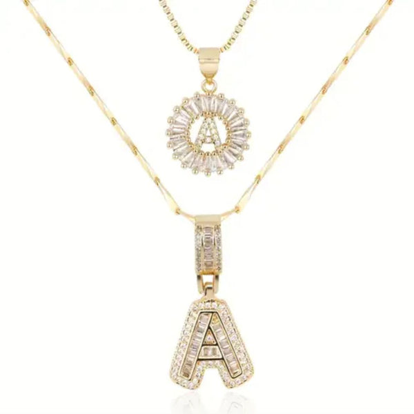Collier avec pendentif en lettre initiale