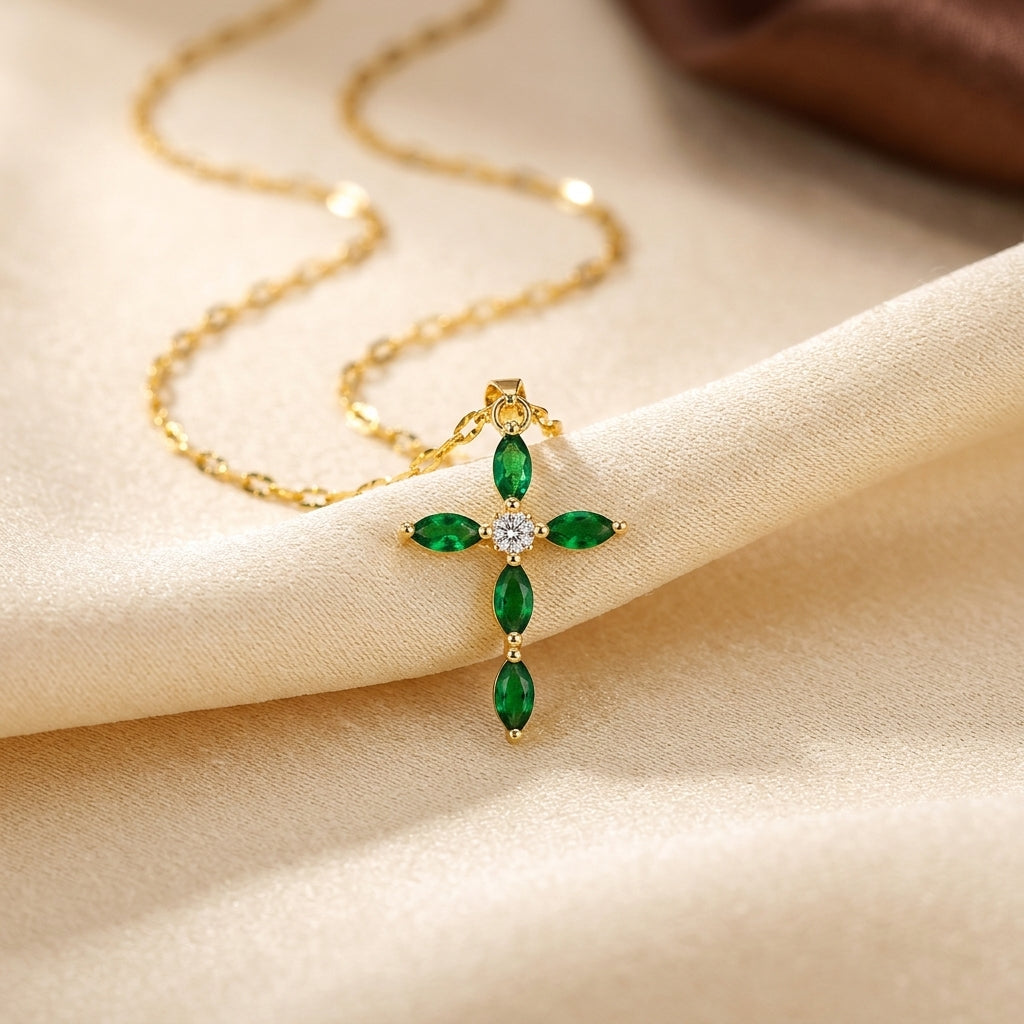 Collier Émeraude Marquise Croix en Or
