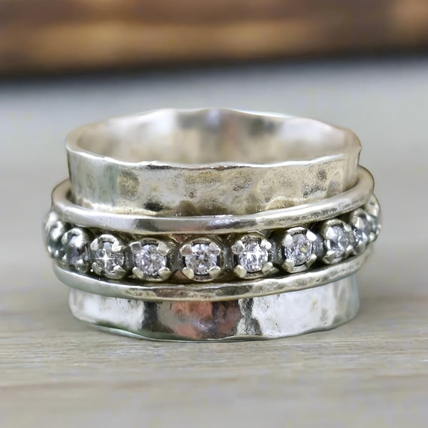 Bague Vintage Ronde Encrustée de Zirconia Étincelante