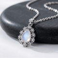 Collier en Pierre de Lune Rayonnante