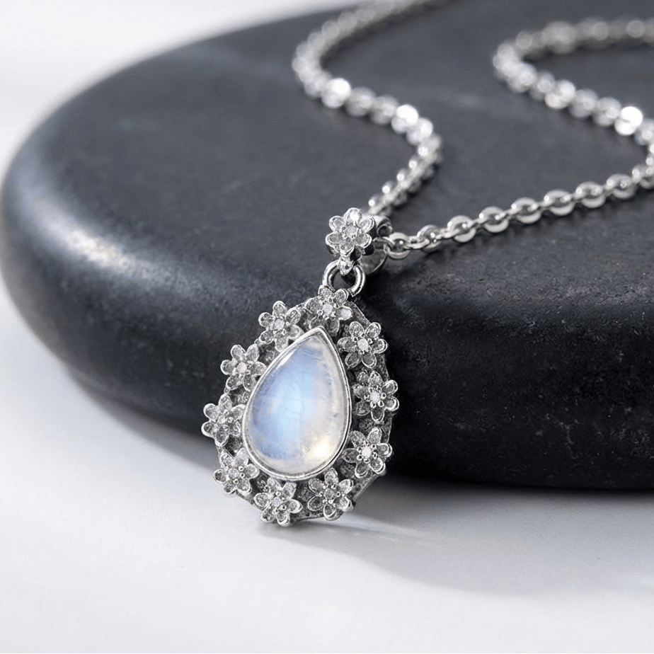 Collier en Pierre de Lune Rayonnante