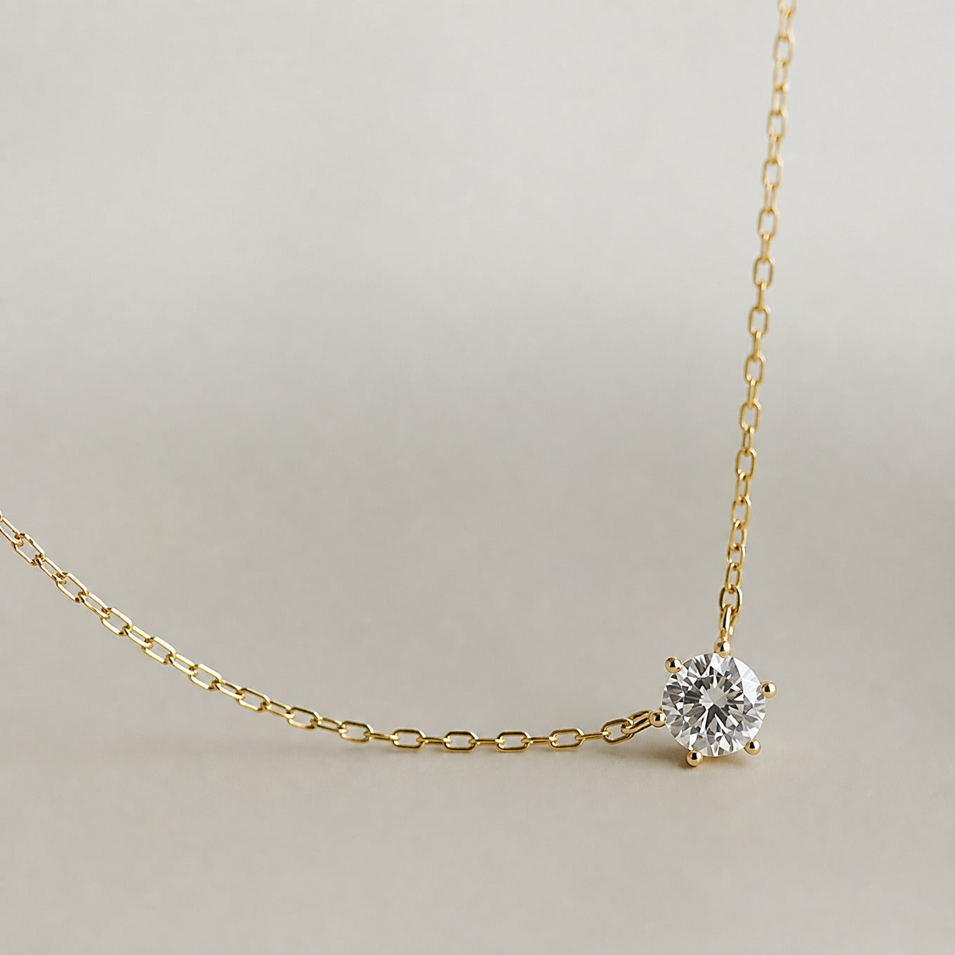 Collier en or zircon intemporel