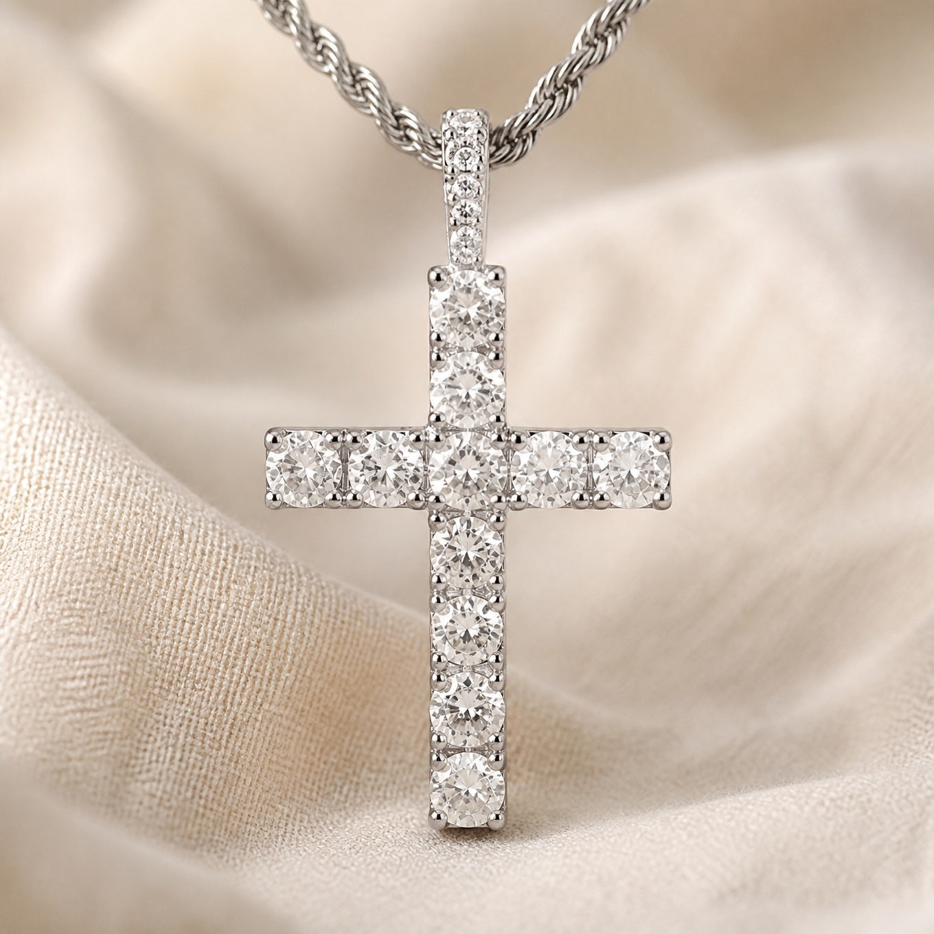Collier croix en moissanite doré