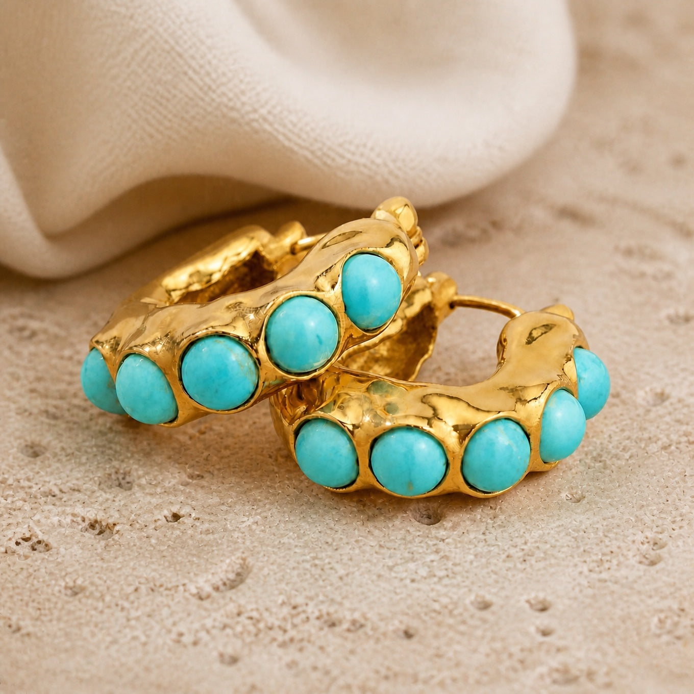 Boucles d'oreilles sculptées en pierre turquoise audacieuse
