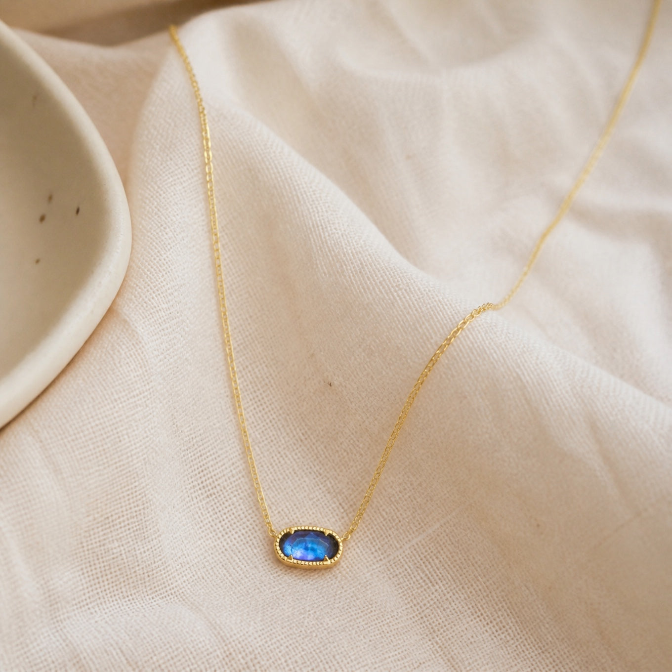 Collier en saphir ovale classique