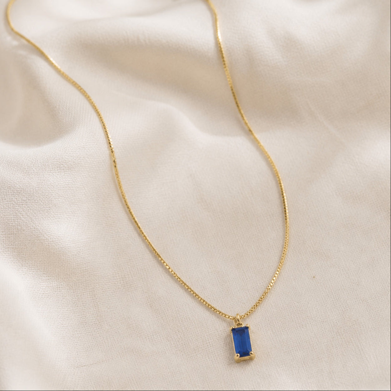 Collier pendentif saphir minimaliste