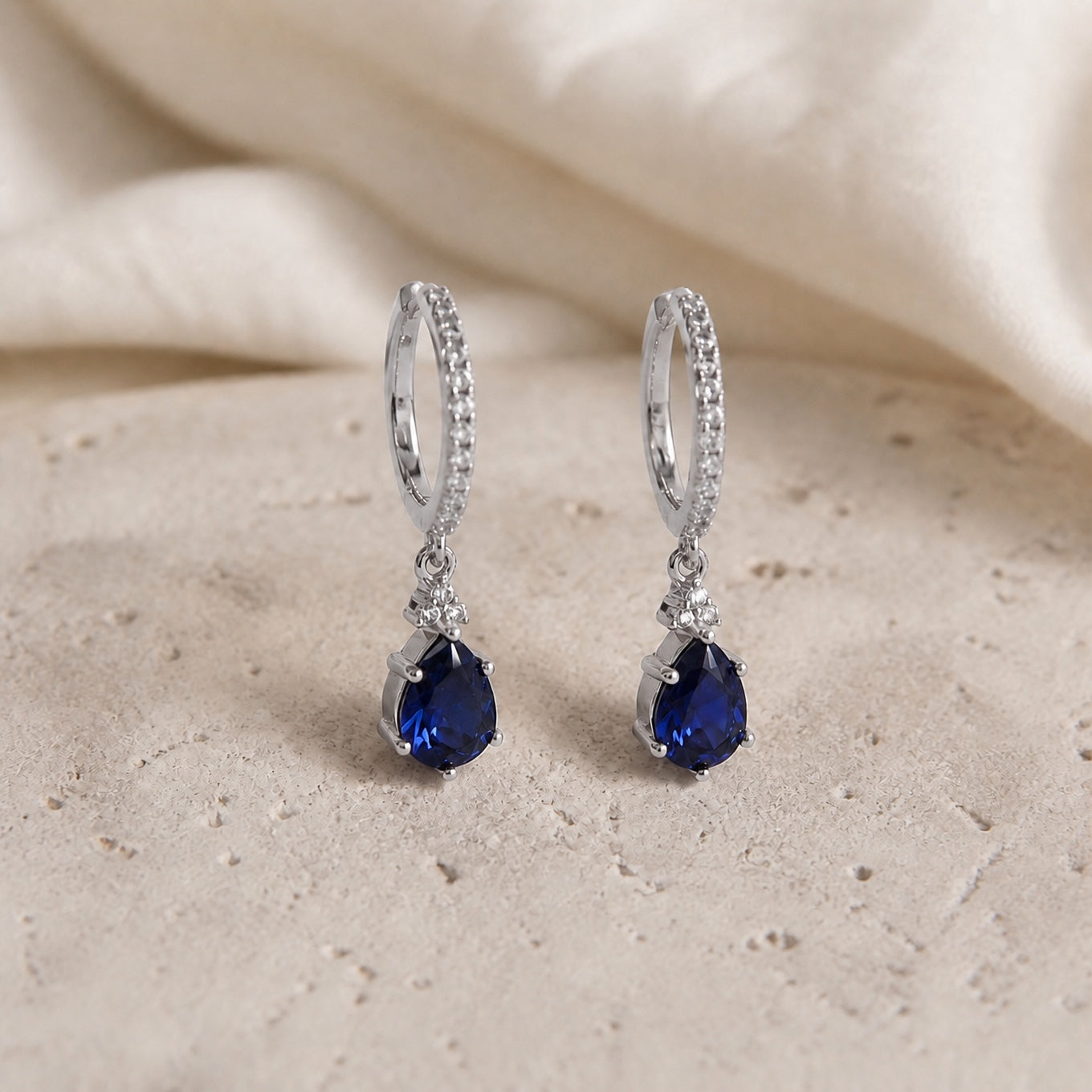 Boucles d'oreilles en pierre de saphir doré