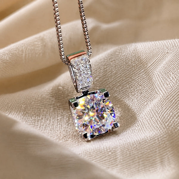 Collier en zircon cubique rond gracieux