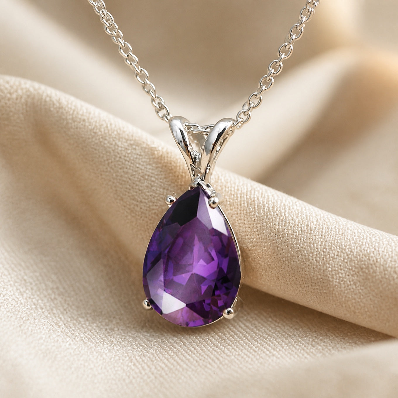 Collier en zirconium classique en forme de goutte