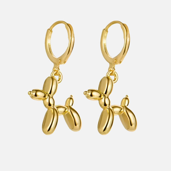 Boucles d'oreilles huggie en or mini avec un charm en forme de chien ballon