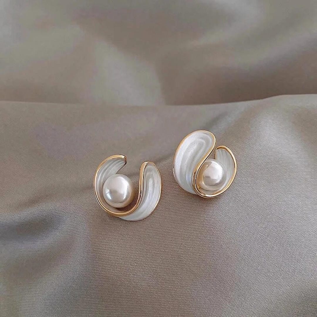 Boucles d'oreilles en opale blanche élégantes