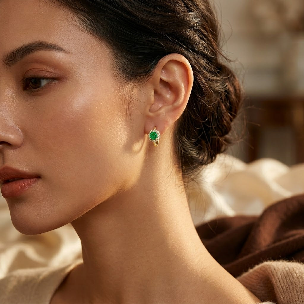 Boucles d'Oreilles Créoles Émeraude Halo en Or