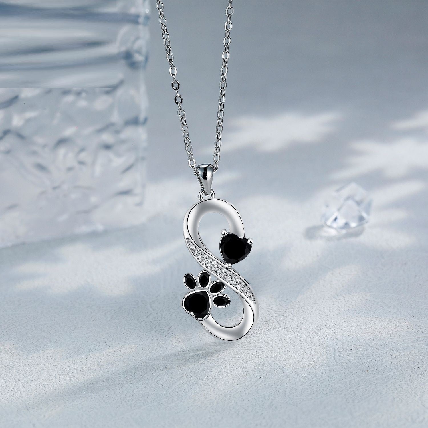 Collier symbole d'absurdité cœurs empreinte de patte