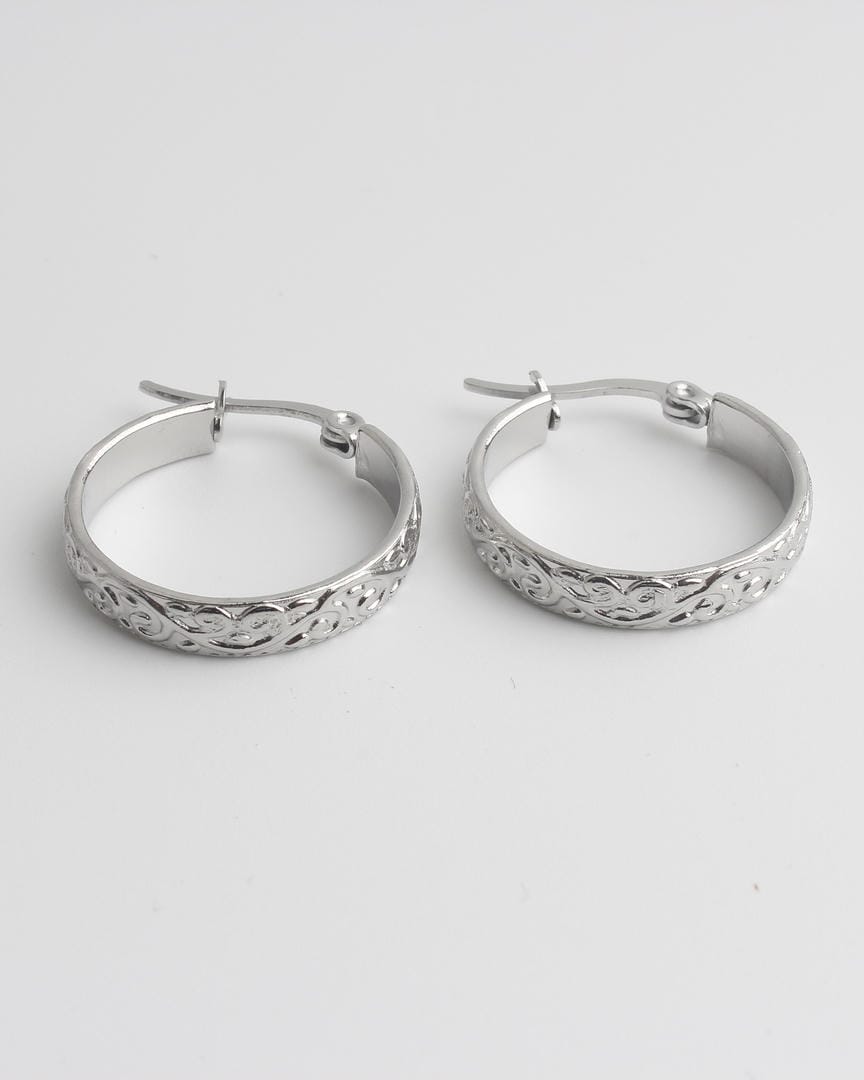 Boucles d'oreilles en anneau gravées élégantes