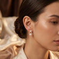 Boucles d'Oreilles Puces Croisées Perle en Or