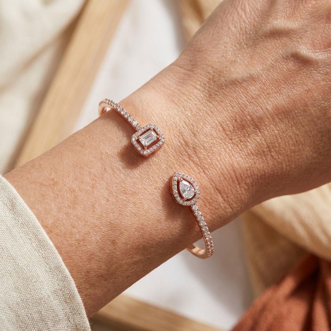 Bracelet ouvert en or à deux pierres