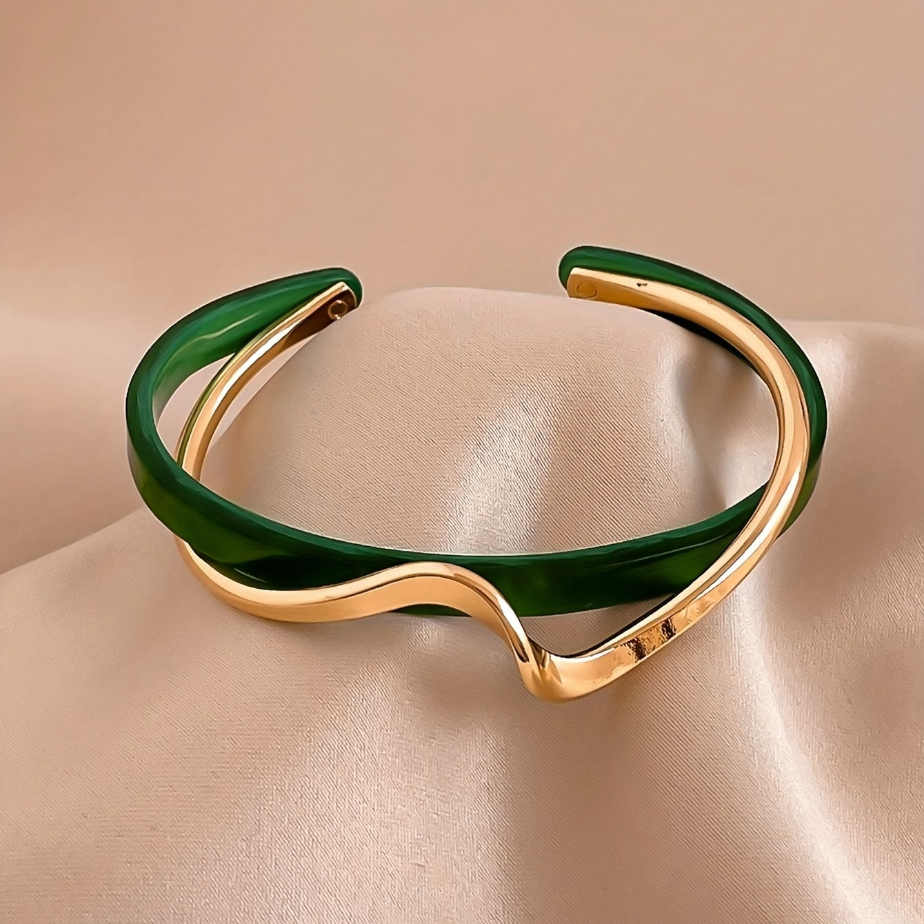 Bracelet manchette en forme d'onde minimaliste