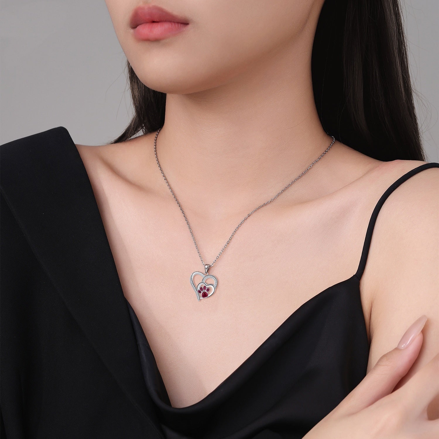 Collier avec une adorable empreinte de patte