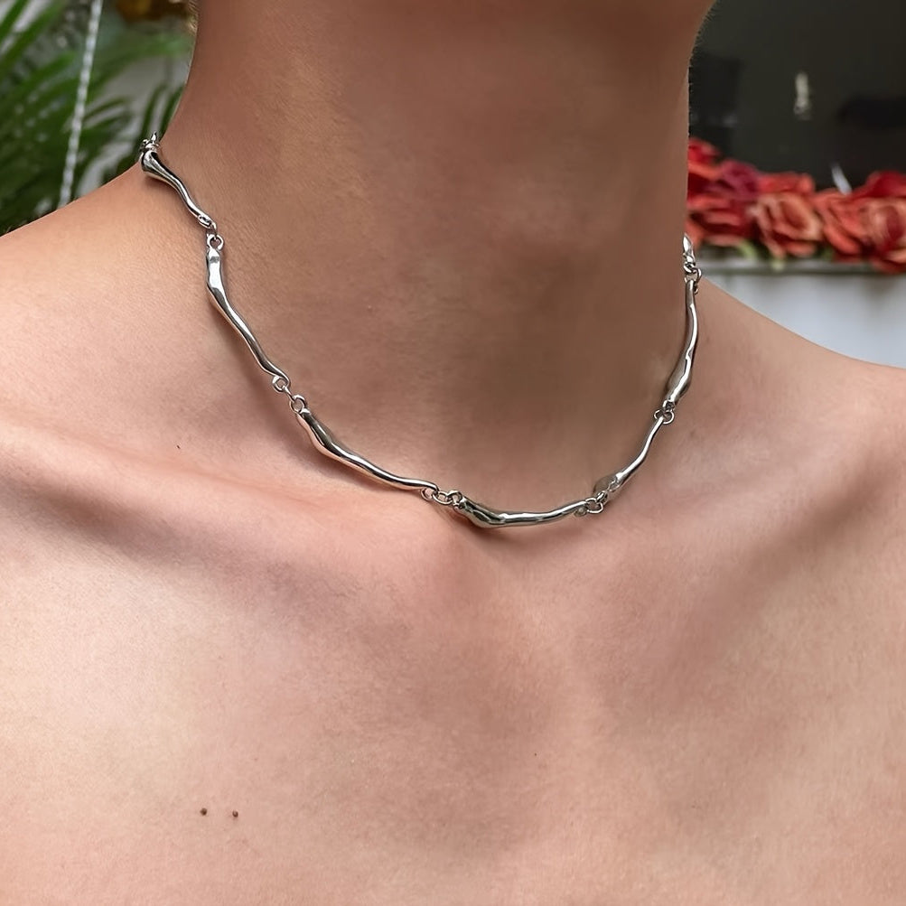Collier torsadé en or blanc Aalto