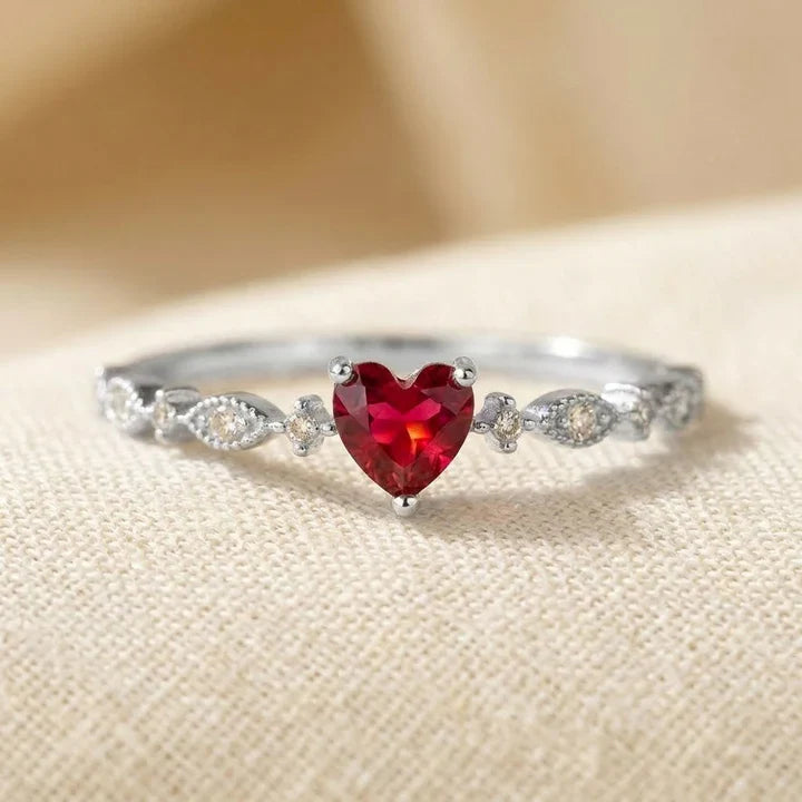Bague cœur rubis dorée