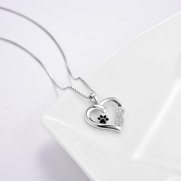 Collier patte et cœur avec un pendentif infini