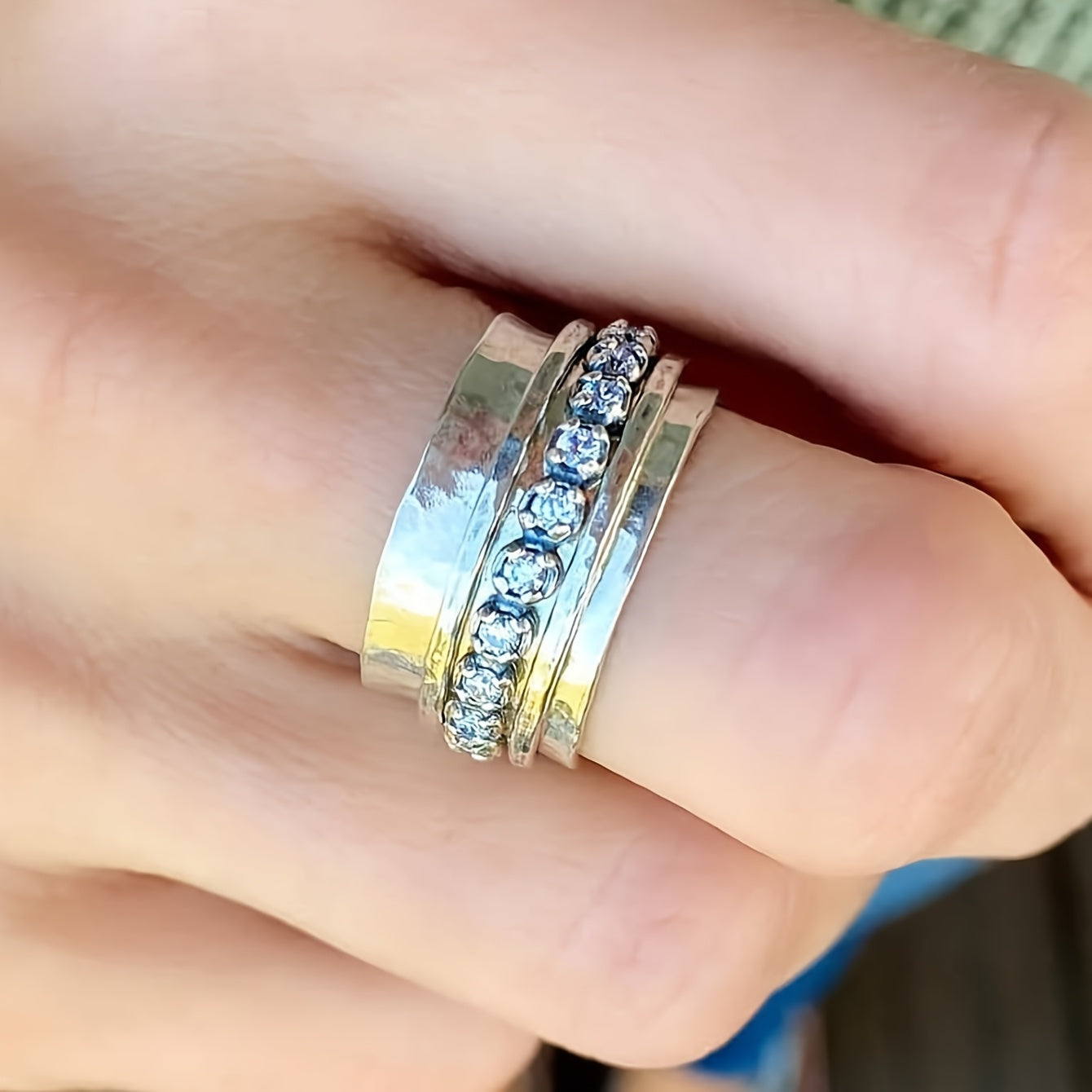 Bague Vintage Ronde Encrustée de Zirconia Étincelante