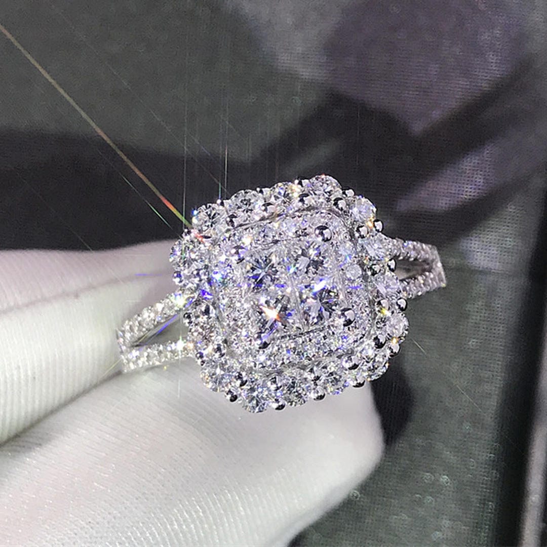 Bague de fiançailles en zirconium en forme de carré