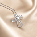 Collier croisé en or blanc torsadé