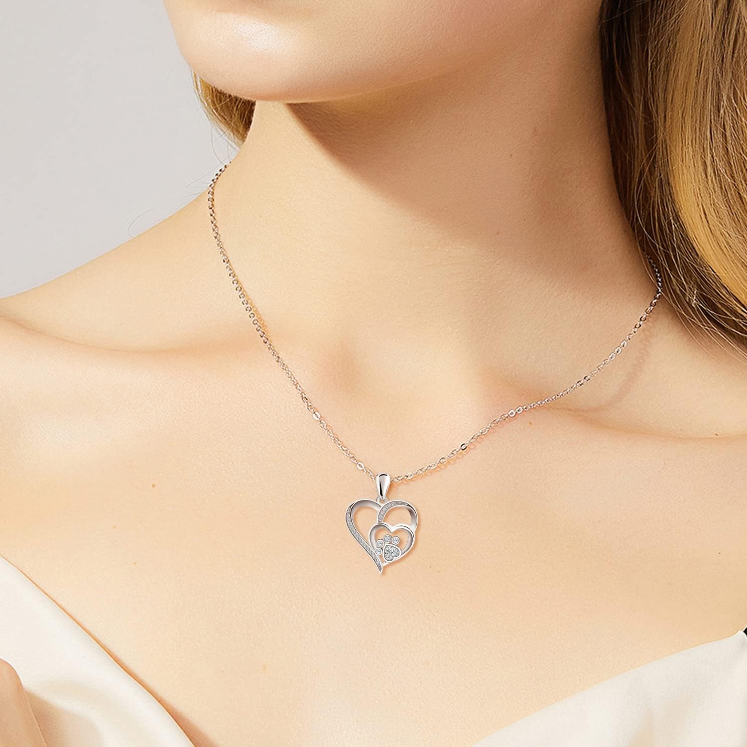 Collier en argent sterling avec pendentif patte et cœur en zircon