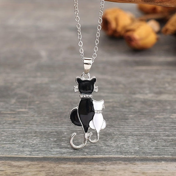 Collier pendentif couple chat noir et blanc