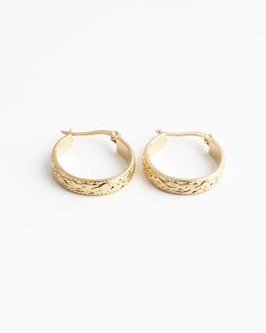 Boucles d'oreilles en anneau gravées élégantes