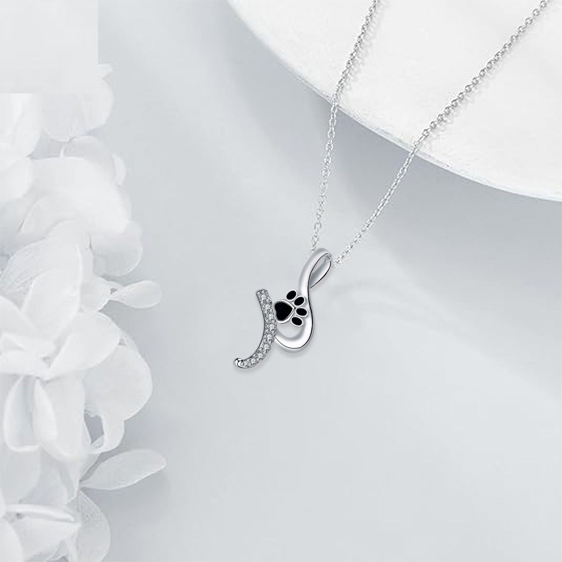 Collier pendentif patte mignonne