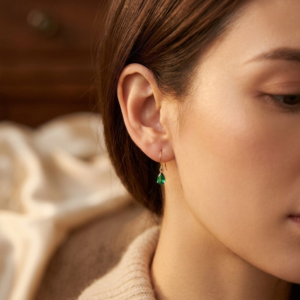Boucles d'Oreilles Pendantes Émeraude Goutte en Or