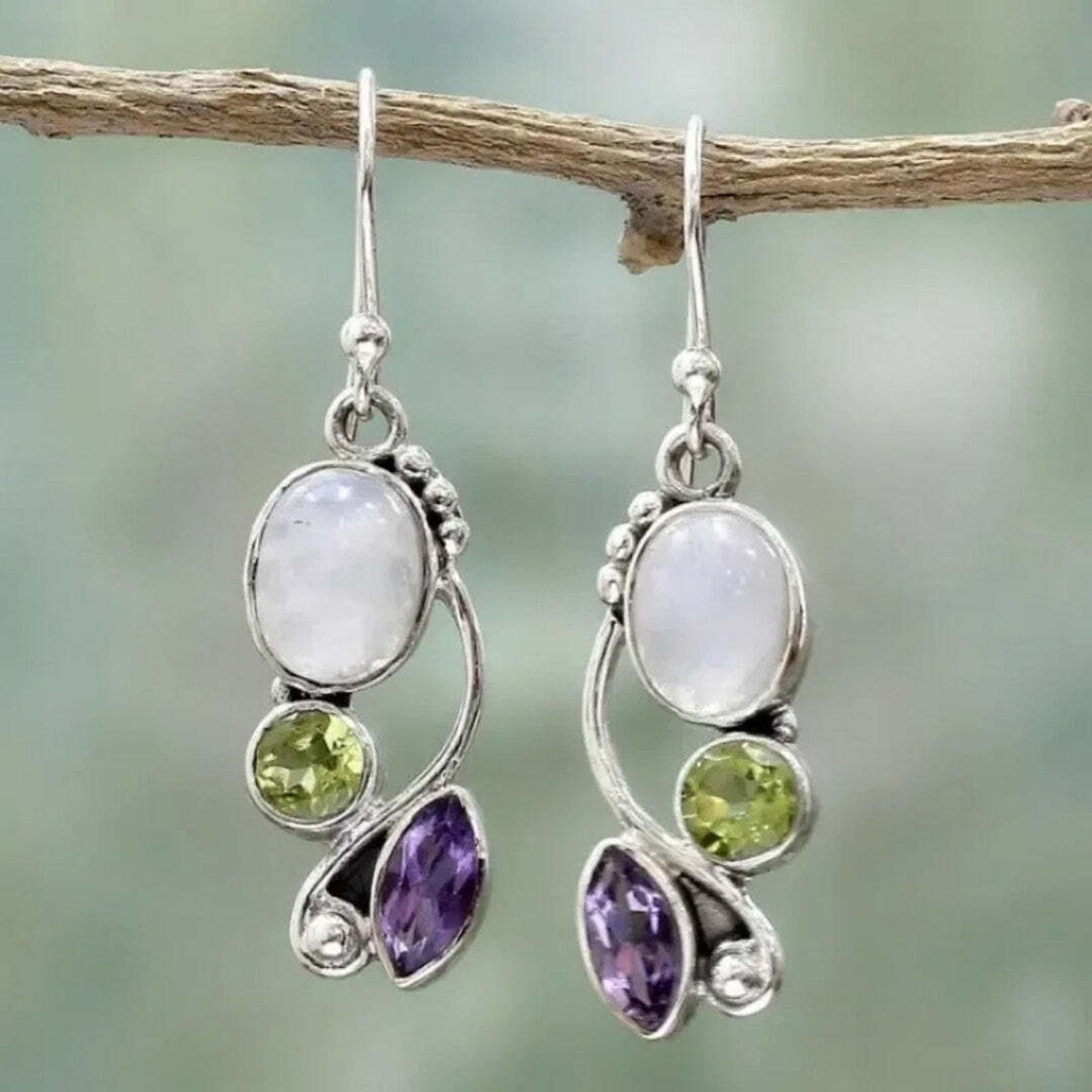 Boucles d'oreilles Cascade en Ametiste et Péridot en Pierre de Lune