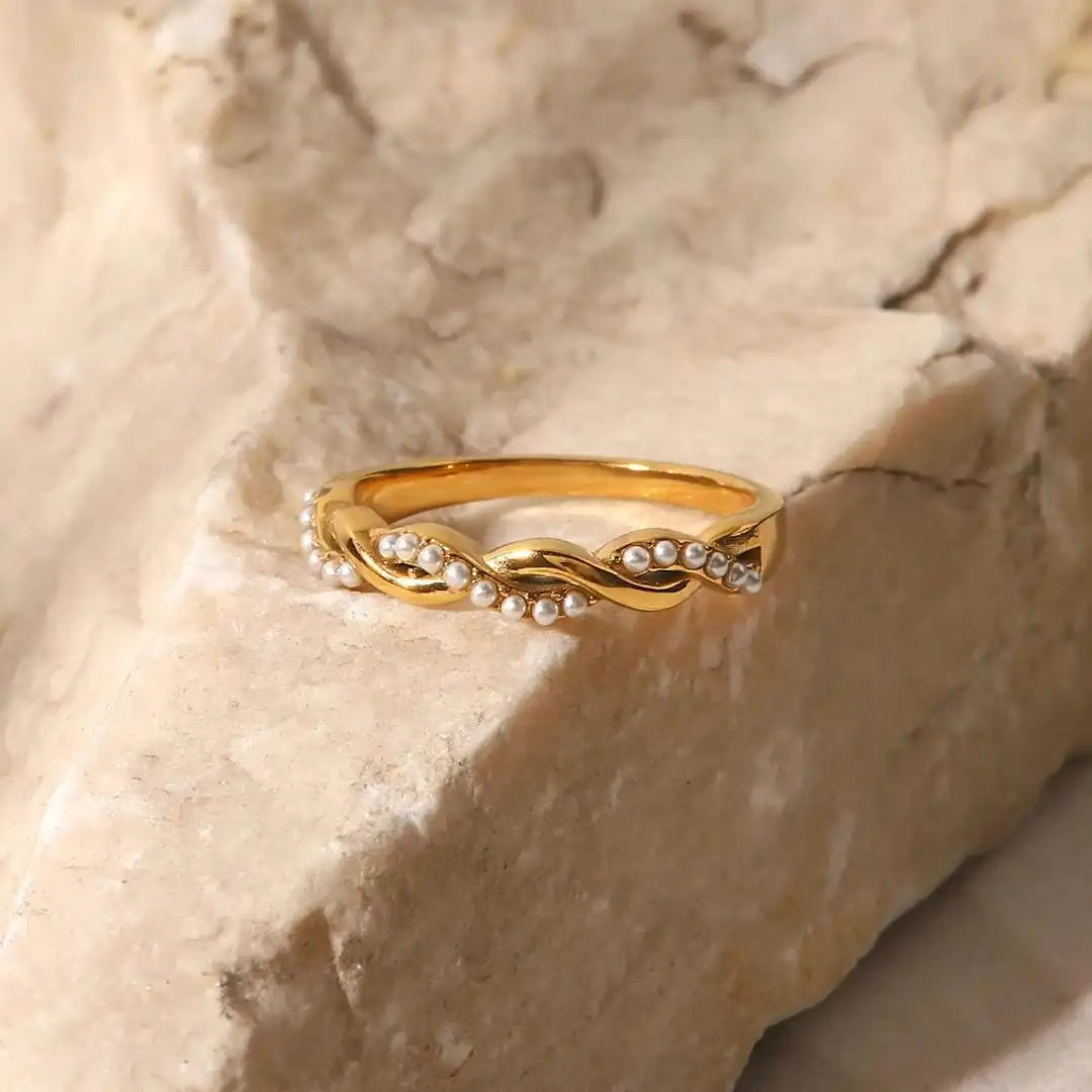 Bague Empilable en Perles Dorées Tordues