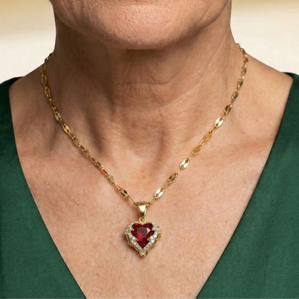 Collier cœur rubis étreinte d'ange